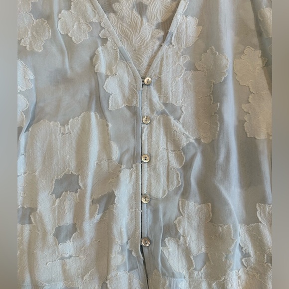 Wilfred Aritzia Light Blue Button down Blouse - Picture 4 of 6